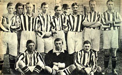 Rok 1913. Stoją od lewej: Traub II, Luska, Prochowski, Dąbrowski, Kałuża, Poznański, Synowiec, Owsionka. Siedzą od lewej: Obert, Rogalski, Traub I.