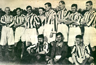 Rok 1918. Stoją od lewej: Prochowski, Kałuża, Poznański, Sperling, Wykręt, Dąbrowski II, Majcherczyk, Mielech. Siedzą od lewej: Cikowski, Wittek, Gintel.